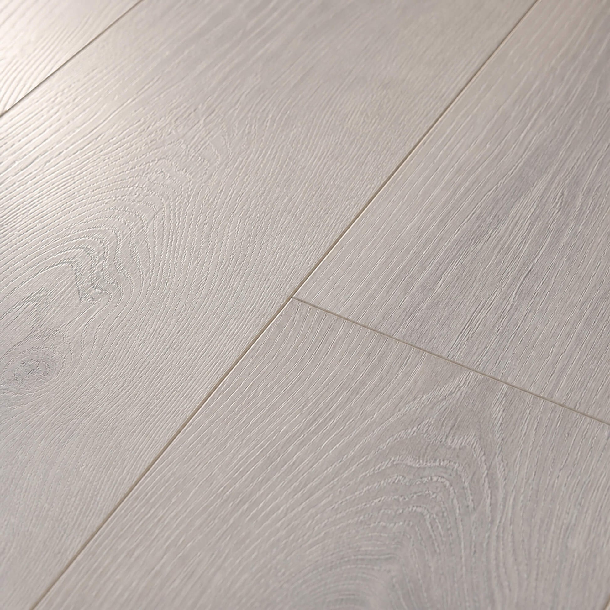 Close-up of the grain and texture of Yosemite Oak Country laminate flooring.
